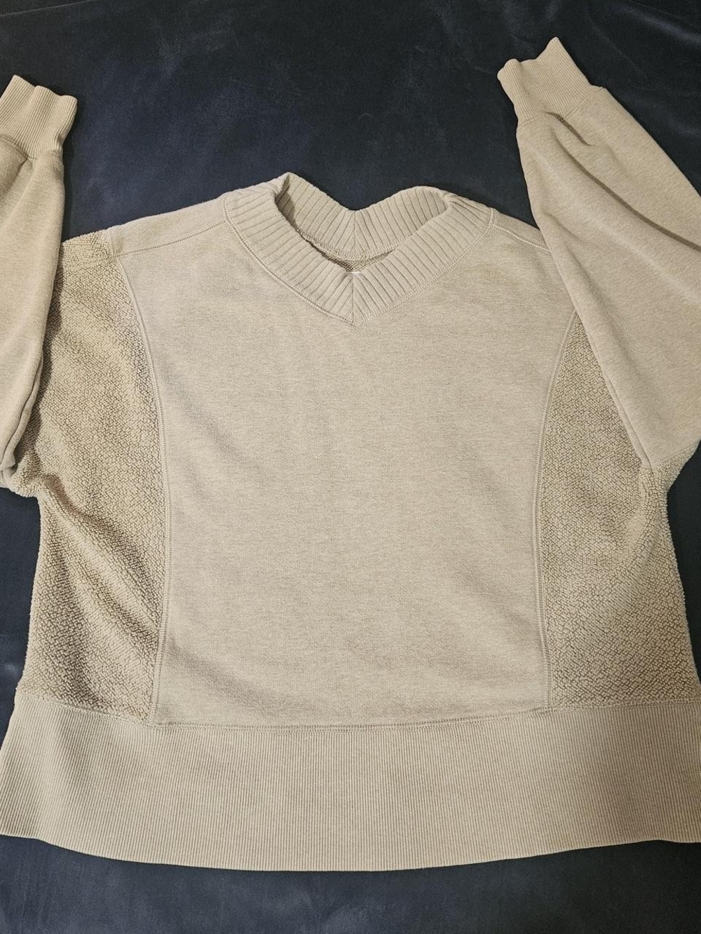 aerie Light Beige V-Neck Sweater with Textured Side Panels